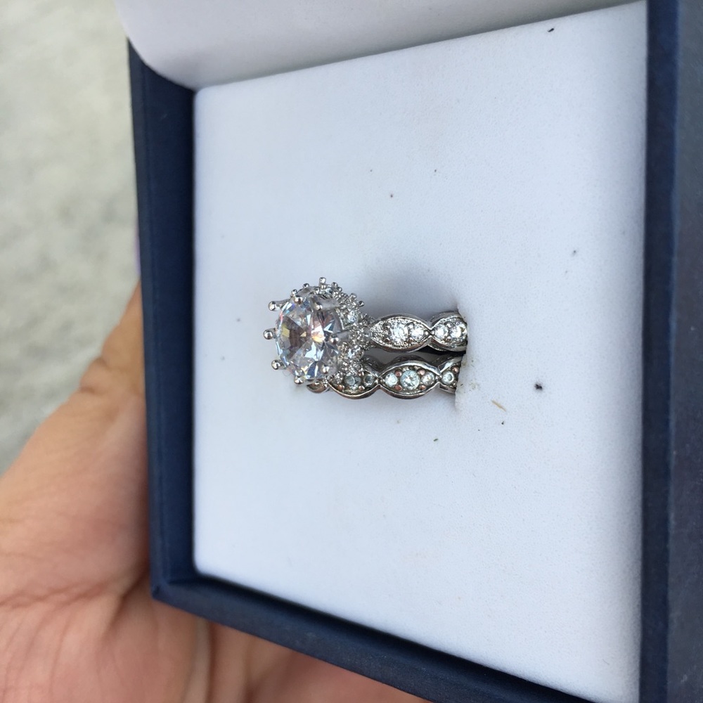 WOMENS RING - Picture 3 of 3